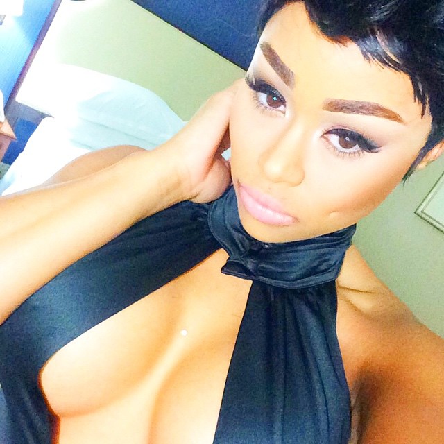 Blac Chyna taking a selfie