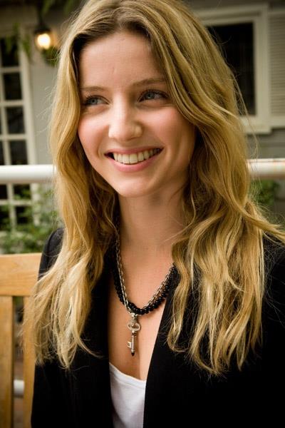 Annabelle Wallis