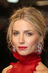 Annabelle Wallis