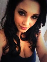 Noelle Easton taking a selfie