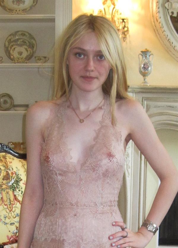 Dakota Fanning - breasts