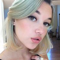 Sarah Snyder taking a selfie
