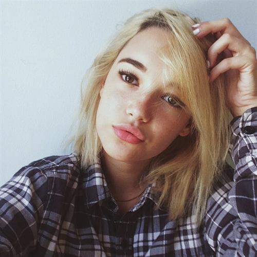 Sarah Snyder taking a selfie
