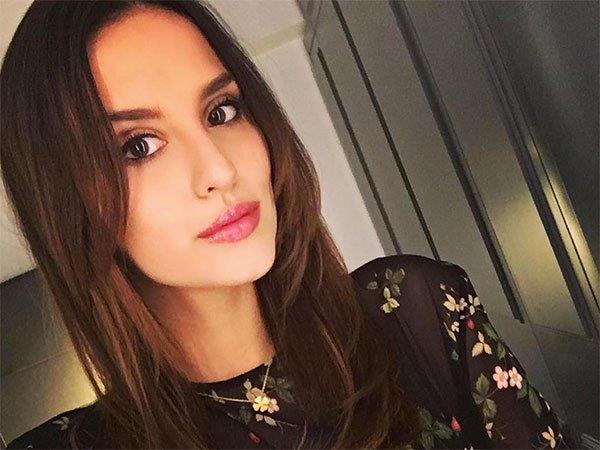 Lucy Watson taking a selfie