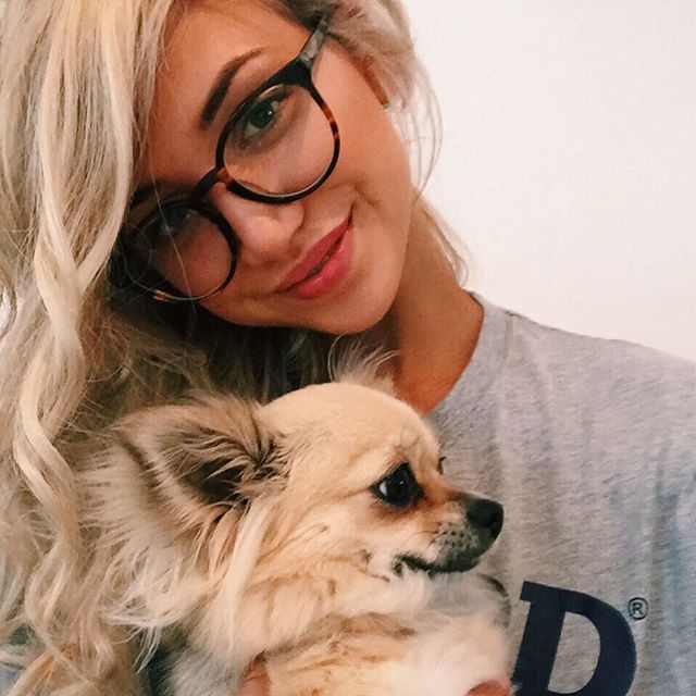 Gabrielle Grace Epstein taking a selfie