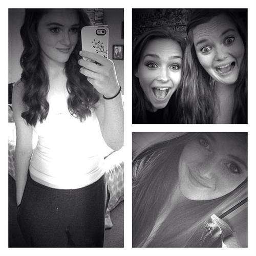 Rachael Leigh Cook taking a selfie