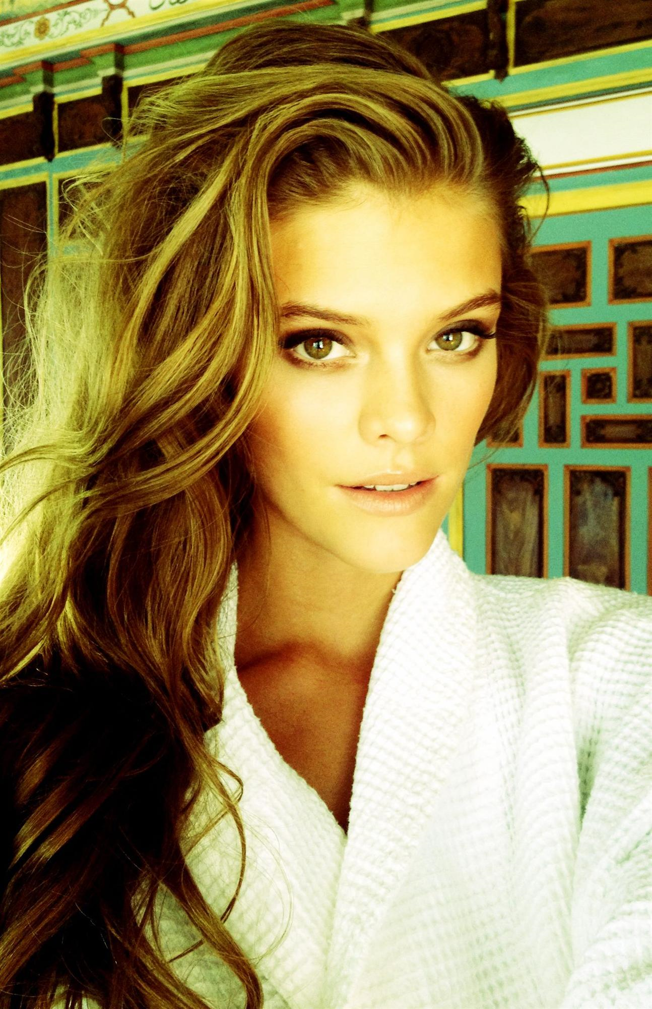 Nina agdal фото