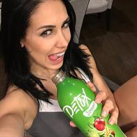 Bella Falconi taking a selfie