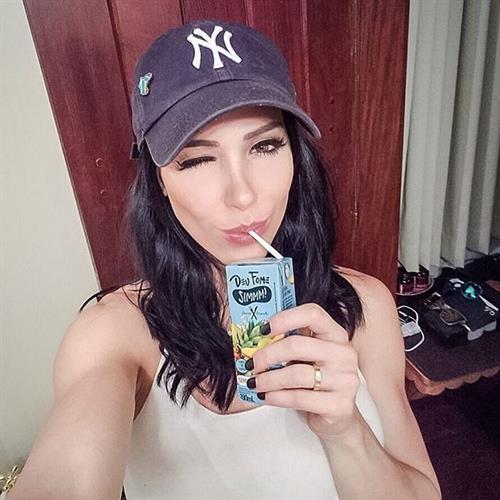 Bella Falconi taking a selfie