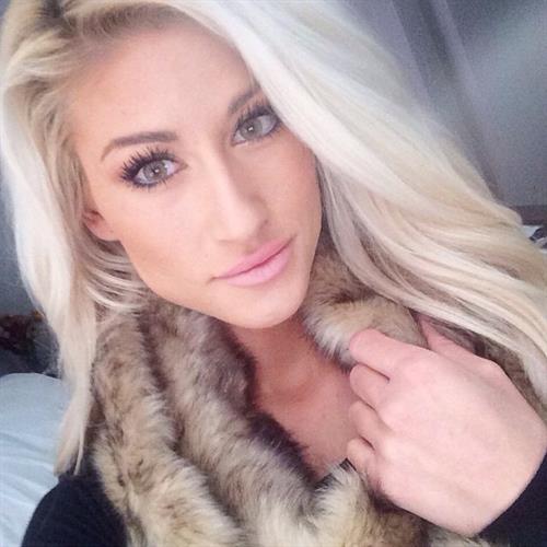 Alexa Jean Brown taking a selfie