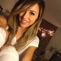 Ana Cheri taking a selfie