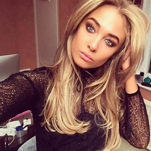 Nicola Hughes taking a selfie