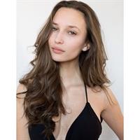 Ariane Fournier taking a selfie