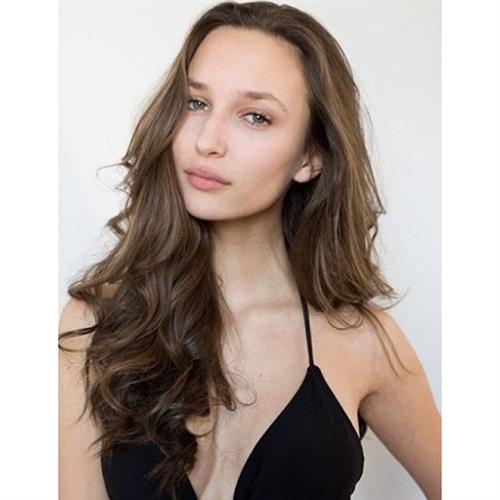 Ariane Fournier taking a selfie