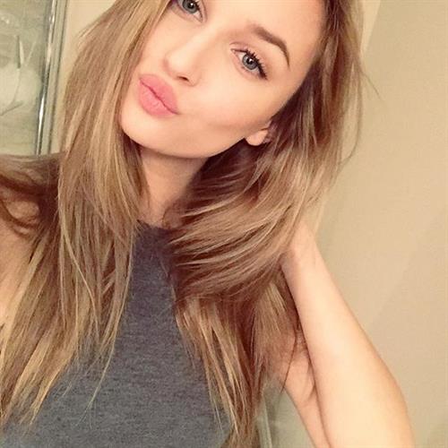 Ariane Fournier taking a selfie