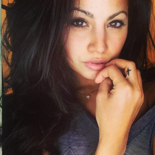 Mónica Alvarez taking a selfie