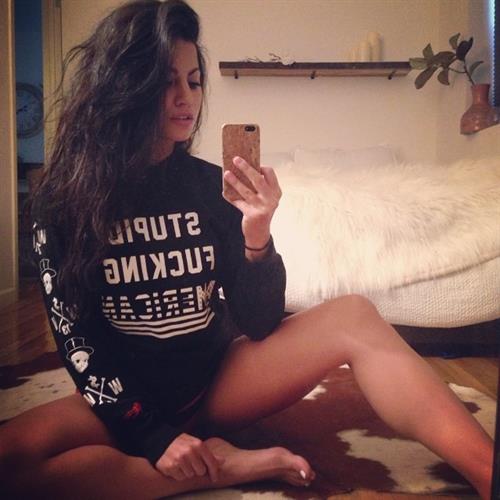 Mónica Alvarez taking a selfie