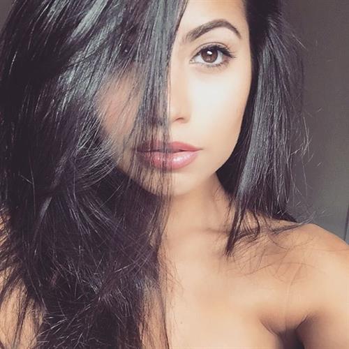 Mónica Alvarez taking a selfie