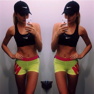 Mackenzie White taking a selfie