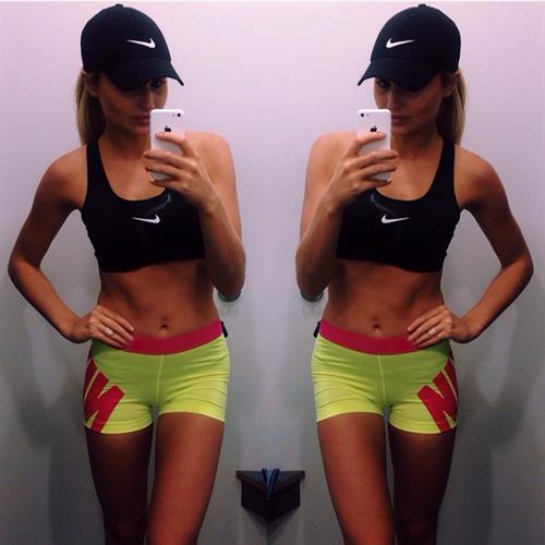 Mackenzie White taking a selfie