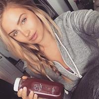 Mackenzie White taking a selfie