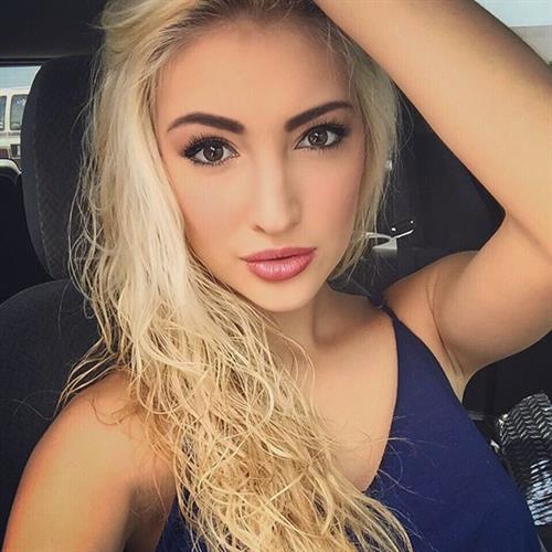 Anna Faith Carlson taking a selfie