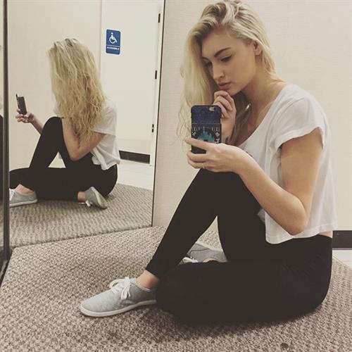 Anna Faith Carlson taking a selfie