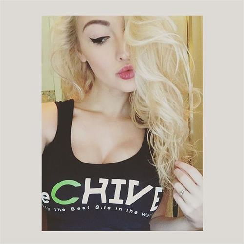 Anna Faith Carlson taking a selfie