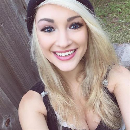 Anna Faith Carlson taking a selfie