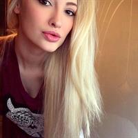 Anna Faith Carlson taking a selfie