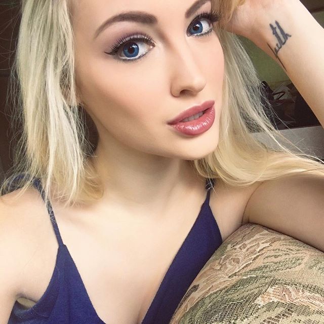 Anna Faith Carlson taking a selfie