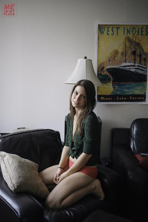 Jillian Rose Reed - Esquire Me in My Place