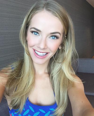 Olivia Jordan taking a selfie