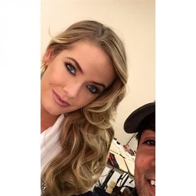 Olivia Jordan taking a selfie