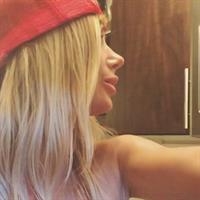 Sara Jean Underwood taking a selfie