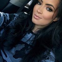 Franciele Medeiros taking a selfie