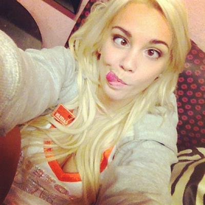 Caitlin Arnett taking a selfie