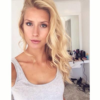 Kimberley Mens taking a selfie