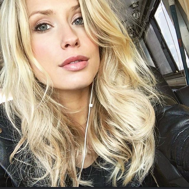 Kimberley Mens taking a selfie