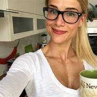 Adrienne Koleszár taking a selfie