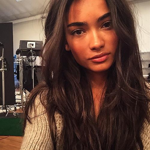 Kelly Gale taking a selfie