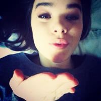 Hailee Steinfeld taking a selfie