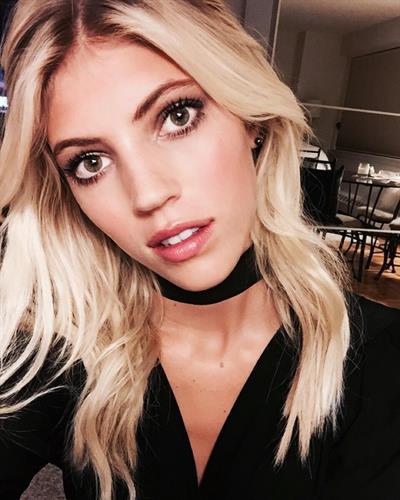 Devon Windsor taking a selfie