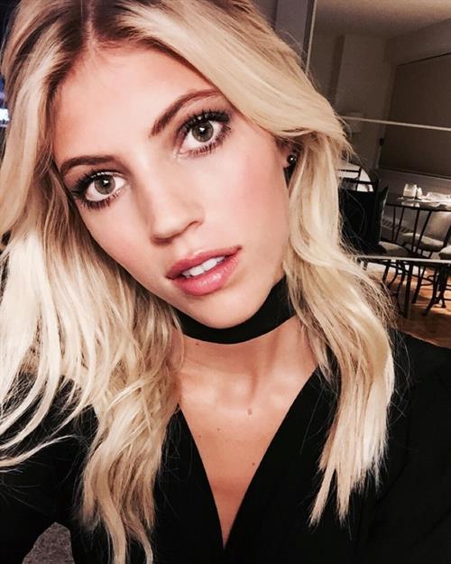 Devon Windsor taking a selfie