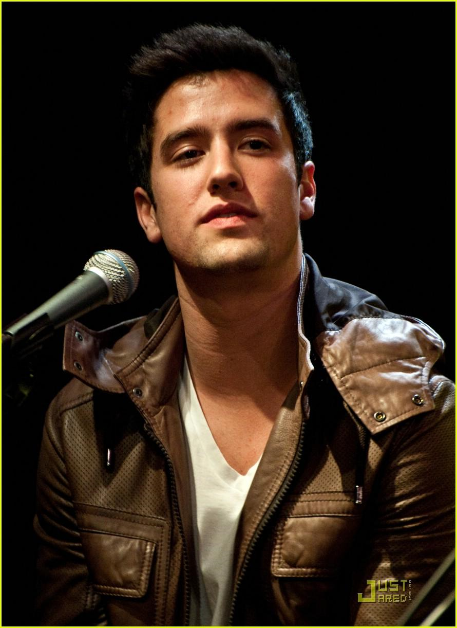 Logan Henderson Pictures