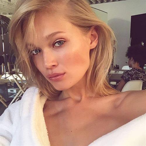 Vita Sidorkina taking a selfie
