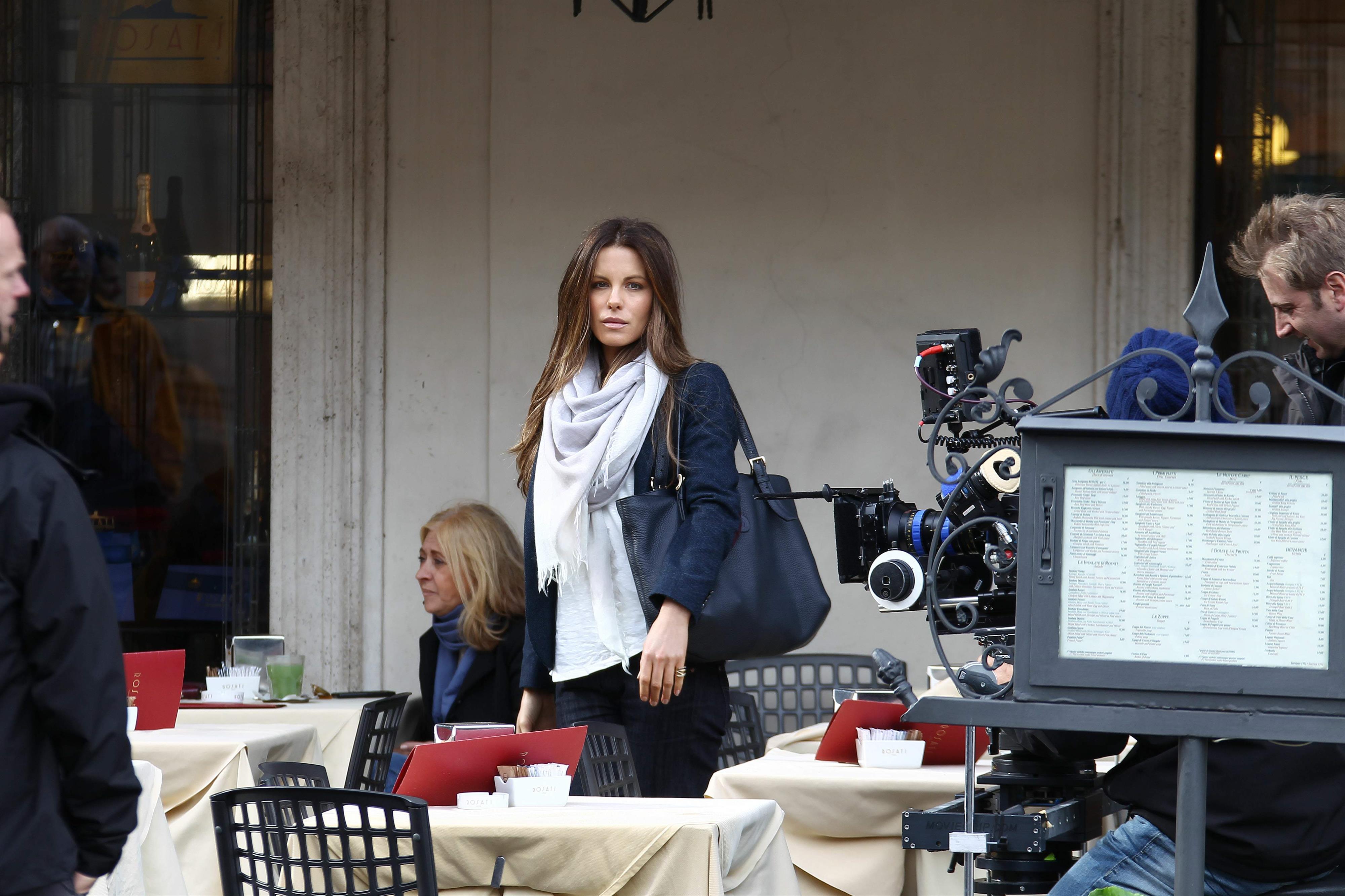 Kate Beckinsale On Set of The Face of an Angel in Rome November 11-2013 