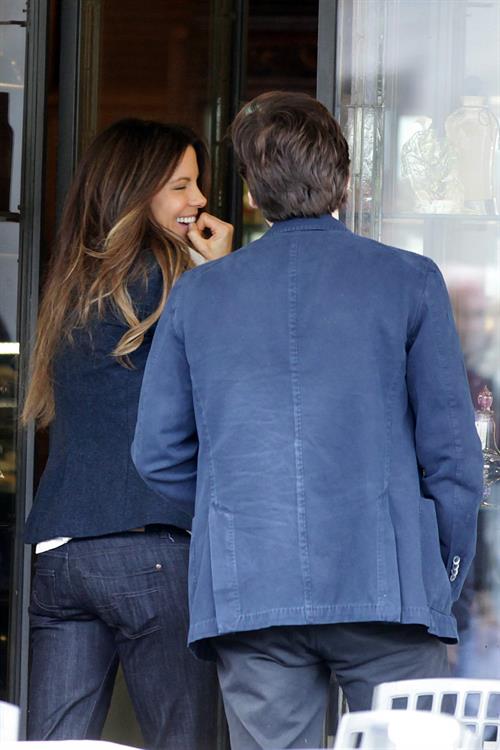 Kate Beckinsale On Set of The Face of an Angel in Rome November 11-2013 