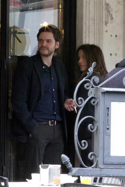 Kate Beckinsale On Set of The Face of an Angel in Rome November 11-2013 