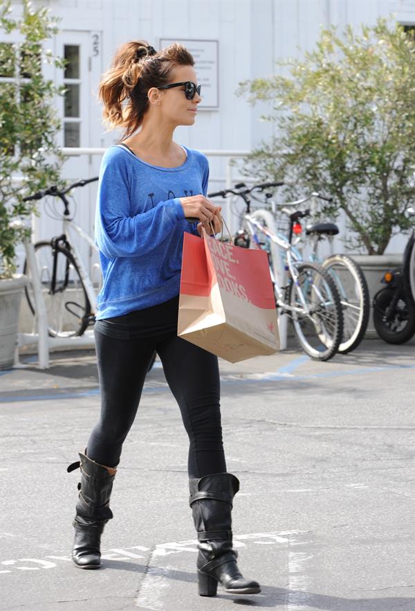 Kate Beckinsale Shopping at Brentwood Country Mart March 20-2013 